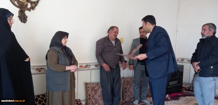 تجلیل و تکریم از مادر شهید ذبیح اله شیخ مهدی به مناسبت میلاد حضرت زهرا (س)
 2