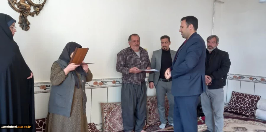 تجلیل و تکریم از مادر شهید ذبیح اله شیخ مهدی به مناسبت میلاد حضرت زهرا (س)
 2