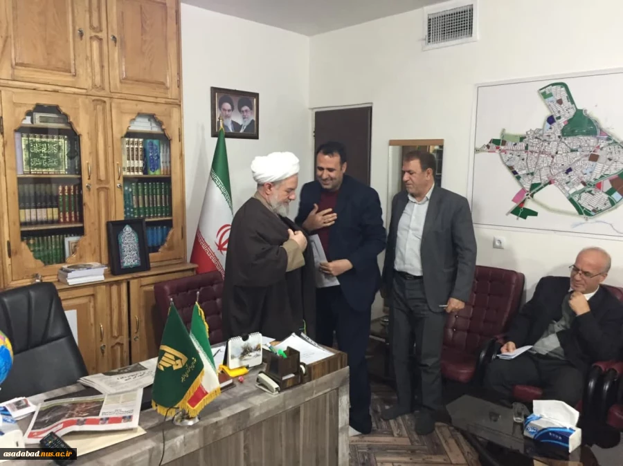 به مناست میلاد حضرت علی علیه السلام انجام شد: تقدیر از امام جمعه اسدآباد به مناسبت بزرگداشت مقام شامخ پدر  2